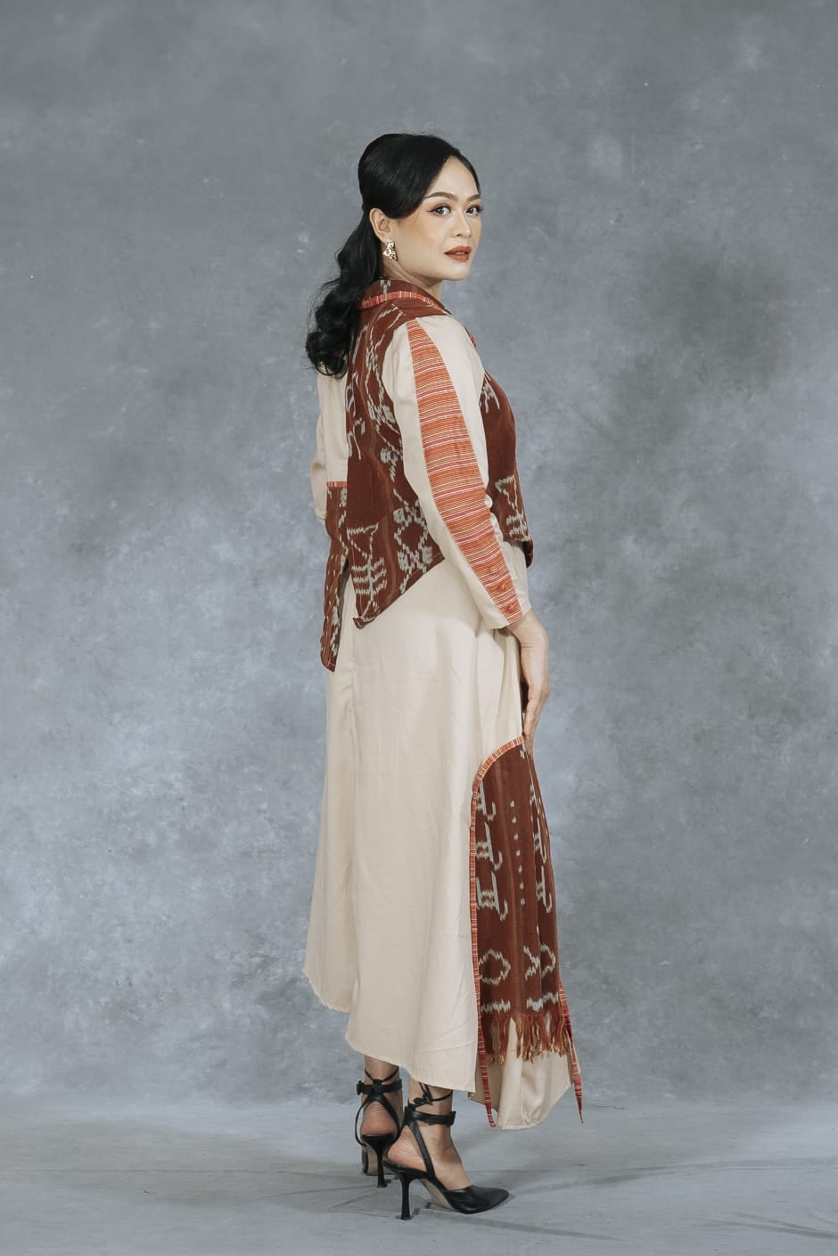 Dress Krem Rompi Tenun