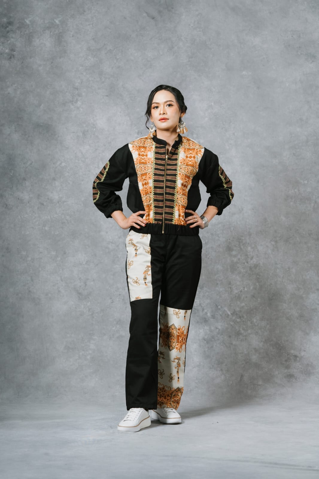 One Set Hitam Songket Emas