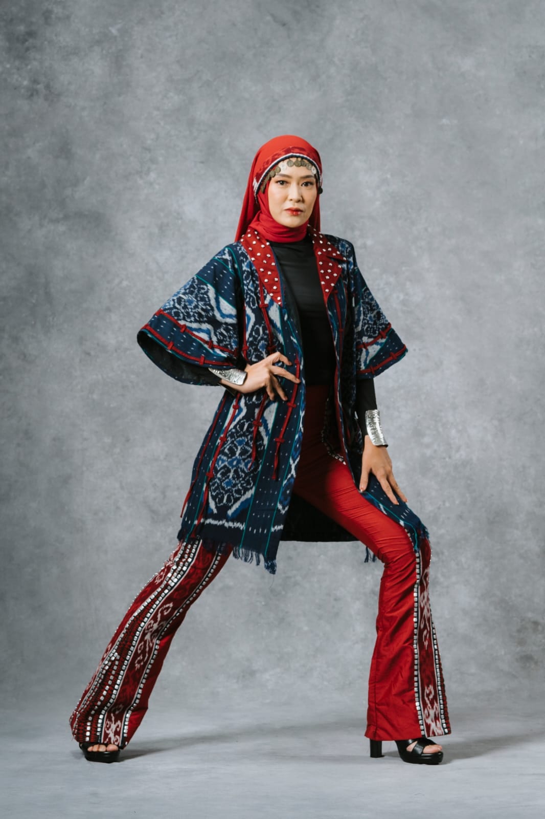 One Set Ikat Navy Celana Merah