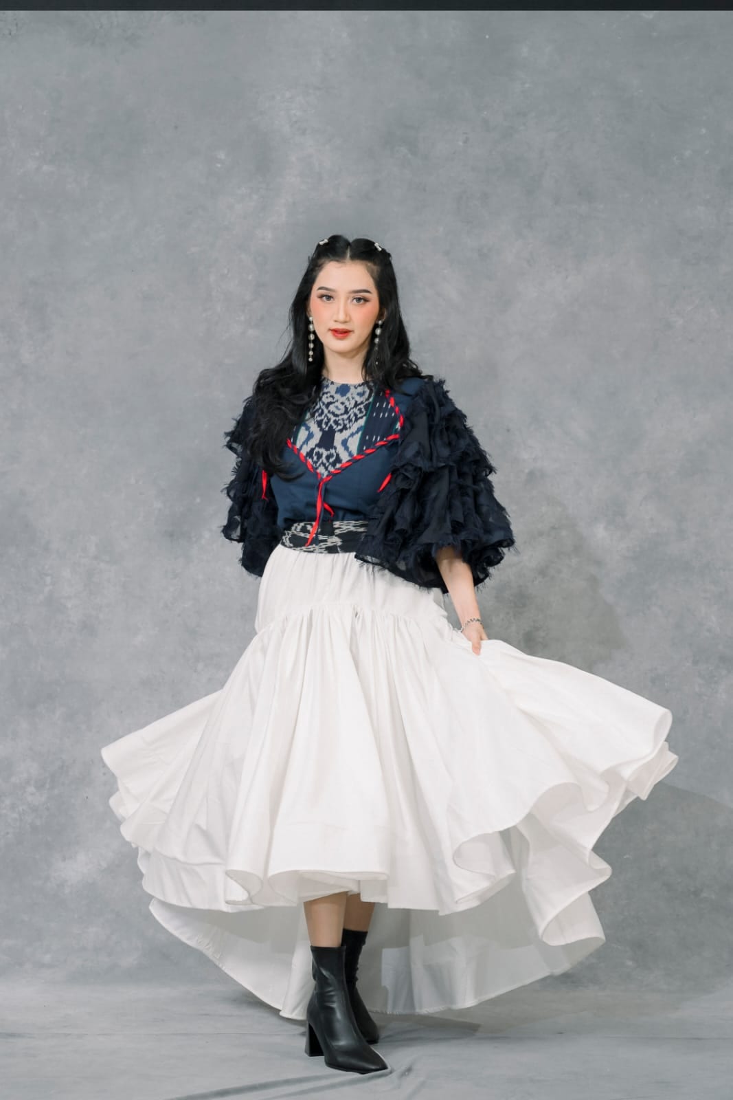 Set Blouse Ruffle Navy Rok Putih